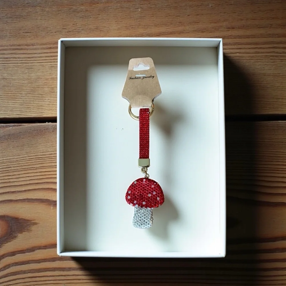 Fashion Jewelry Sparkling Red and White Mushroom Key Holder